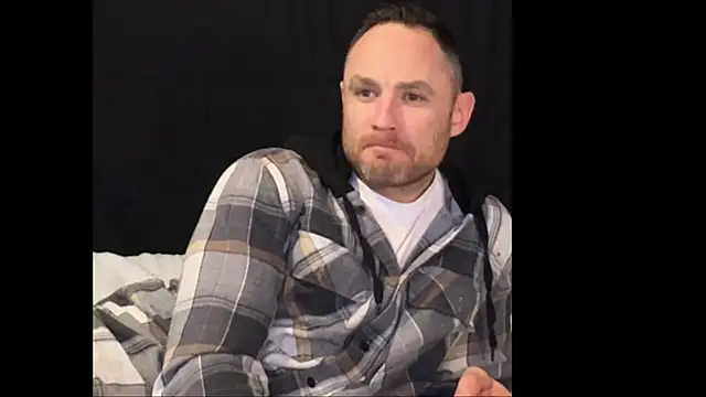 Snapshot of famous1tad chatting on 03/22/26, 04:32 famous1tad online show from 03/22/26, 04:32