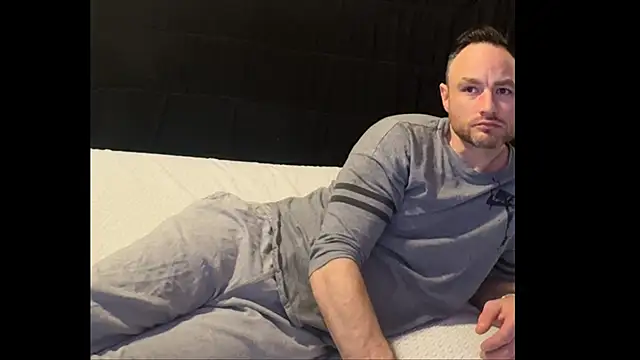 Snapshot of famous1tad chatting on 03/24/26, 01:49 famous1tad online show from 03/24/26, 01:49