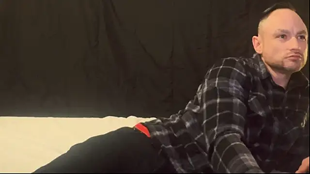 Snapshot of famous1tad chatting on 03/26/26, 01:06 famous1tad online show from 03/26/26, 01:06