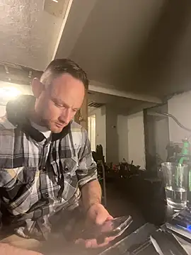 Snapshot of famous1tad chatting on 04/12/26, 10:20 famous1tad online show from 04/12/26, 10:20