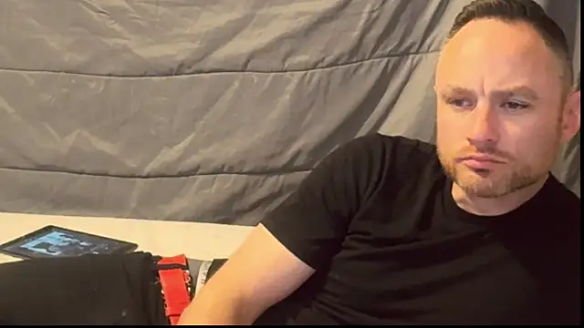 Snapshot of famous1tad chatting on 04/14/26, 10:16 famous1tad online show from 04/14/26, 10:16