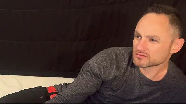 Snapshot of famous1tad chatting on 04/18/26, 01:48 famous1tad online show from 04/18/26, 01:48