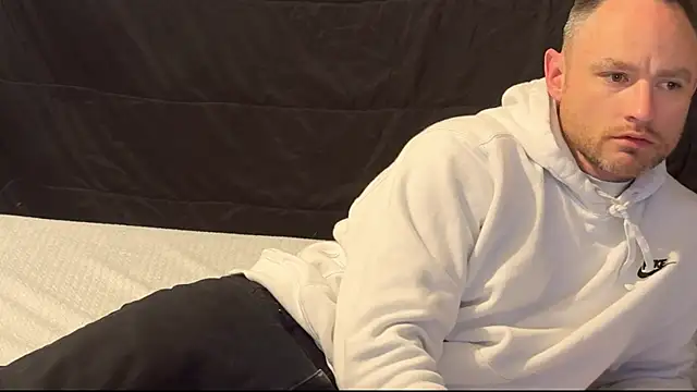 Snapshot of famous1tad chatting on 04/21/26, 10:10 famous1tad online show from 04/21/26, 10:10