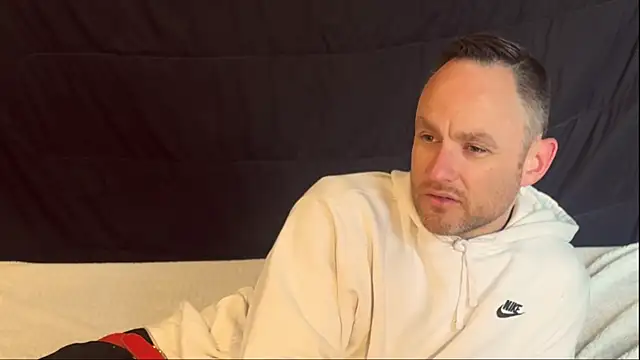 Snapshot of famous1tad chatting on 04/22/26, 04:30 famous1tad online show from 04/22/26, 04:30