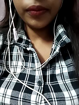 Snapshot of simmi02 chatting on 11/23/25, 09:03 simmi02 online show from 11/23/25, 09:03