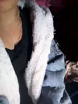 Snapshot of beba1100 chatting on 11/24/25, 01:11 beba1100 online show from 11/24/25, 01:11