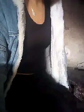 Snapshot of beba1100 chatting on 11/27/25, 01:18 beba1100 online show from 11/27/25, 01:18