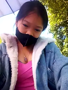 Snapshot of beba1100 chatting on 11/28/25, 02:03 beba1100 online show from 11/28/25, 02:03