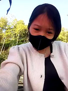 Snapshot of beba1100 chatting on 11/29/25, 12:57 beba1100 online show from 11/29/25, 12:57