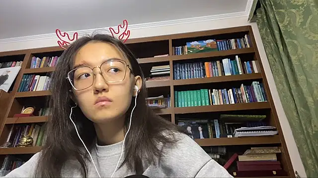 Snapshot of LinaClous chatting on 01/12/26, 04:01 LinaClous online show from 01/12/26, 04:01