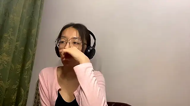 Snapshot of LinaClous chatting on 02/21/26, 01:45 LinaClous online show from 02/21/26, 01:45