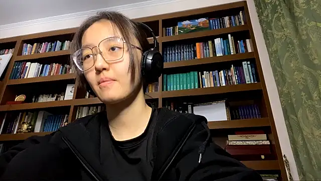 Snapshot of LinaClous chatting on 02/24/26, 02:15 LinaClous online show from 02/24/26, 02:15