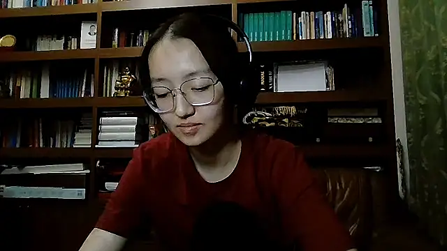 Snapshot of LinaClous chatting on 02/28/26, 02:18 LinaClous online show from 02/28/26, 02:18