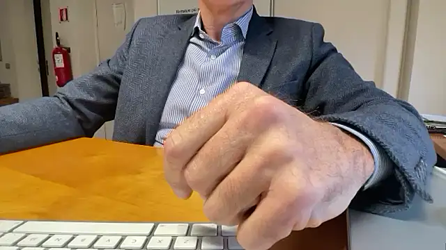 Snapshot of SimonZydar chatting on 11/24/25, 11:21 SimonZydar online show from 11/24/25, 11:21