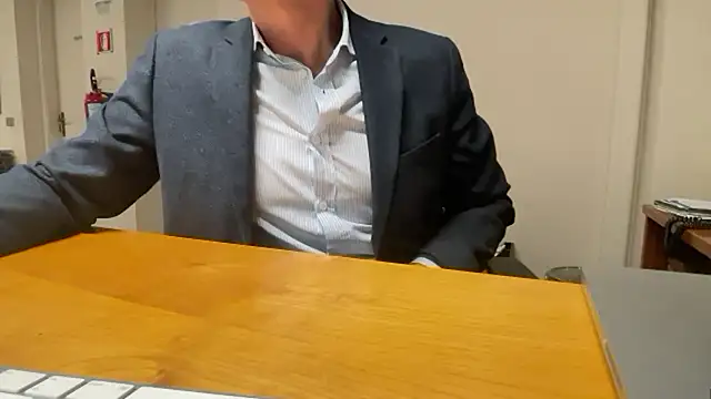 Snapshot of SimonZydar chatting on 12/01/25, 04:45 SimonZydar online show from 12/01/25, 04:45