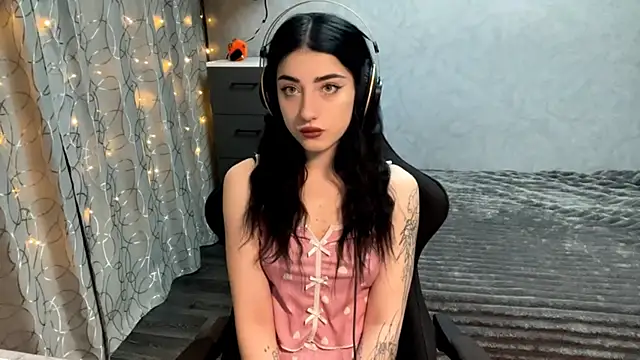 Meowluly online show from 12/04/25, 09:45