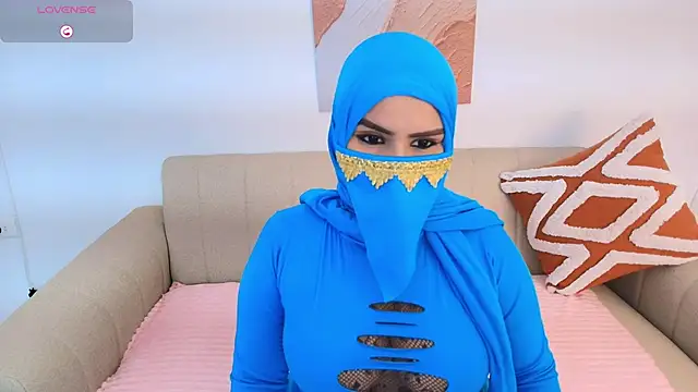 Snapshot of Mayraa_arabelle chatting on 11/29/25, 04:10 Mayraa arabelle online show from 11/29/25, 04:10