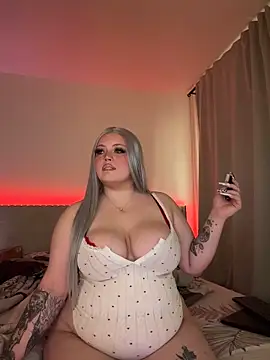 Snapshot of LaylaCupidd chatting on 12/15/25, 09:46 LaylaCupidd online show from 12/15/25, 09:46