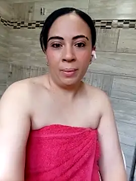 Snapshot of sexymaxine15 chatting on 11/26/25, 04:13 sexymaxine15 online show from 11/26/25, 04:13