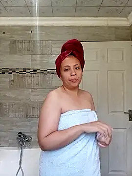 Snapshot of sexymaxine15 chatting on 12/01/25, 04:28 sexymaxine15 online show from 12/01/25, 04:28