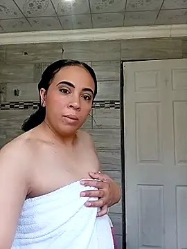 Snapshot of sexymaxine15 chatting on 12/02/25, 04:29 sexymaxine15 online show from 12/02/25, 04:29