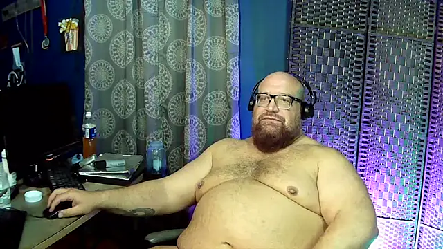Snapshot of BigBearforCuddles chatting on 04/28/26, 02:27 BigBearforCuddles online show from 04/28/26, 02:27