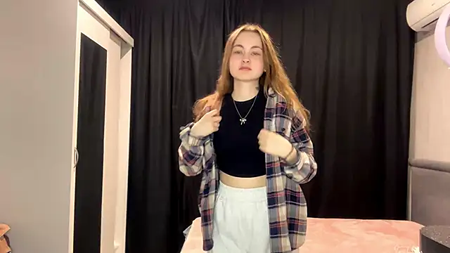 Snapshot of PrettyGhost chatting on 11/26/25, 03:13 PrettyGhost online show from 11/26/25, 03:13