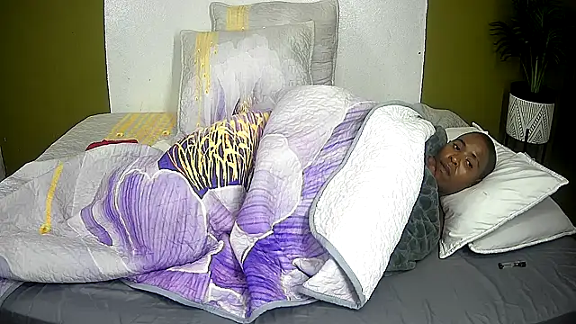 Snapshot of SexyCurves9 chatting on 06/11/26, 12:43 SexyCurves9 online show from 06/11/26, 12:43