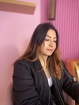 MaddieHunter online show from 12/22/25, 01:08