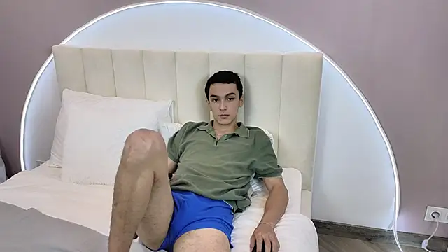 Snapshot of MoonlinSkinn chatting on 11/24/25, 08:03 MoonlinSkinn online show from 11/24/25, 08:03