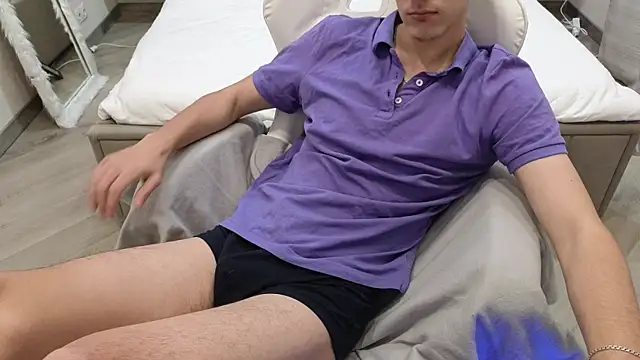 Snapshot of MoonlinSkinn chatting on 12/05/25, 01:03 MoonlinSkinn online show from 12/05/25, 01:03