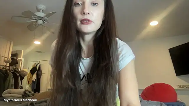 Snapshot of MysteriousMadam chatting on 01/17/26, 01:21 MysteriousMadam online show from 01/17/26, 01:21