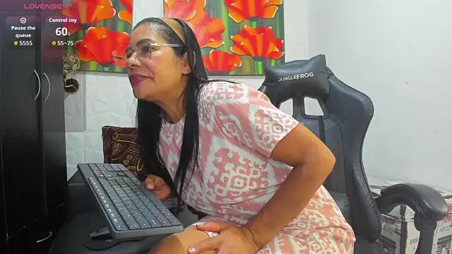 Snapshot of Miss_clarepocahose chatting on 04/08/26, 01:49 Miss clarepocahose online show from 04/08/26, 01:49