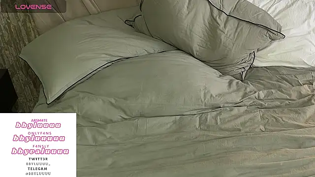 Snapshot of bbyluuuuu chatting on 12/21/25, 10:39 bbyluuuuu online show from 12/21/25, 10:39