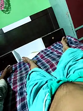 Snapshot of Uma_sain chatting on 04/22/26, 04:08 Uma sain online show from 04/22/26, 04:08