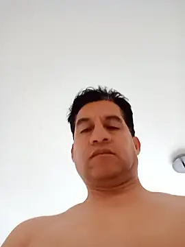 Snapshot of ChrisFloresP chatting on 12/04/25, 11:41 ChrisFloresP online show from 12/04/25, 11:41