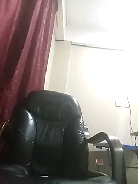 Snapshot of LovelyHughes chatting on 04/21/26, 11:51 LovelyHughes online show from 04/21/26, 11:51