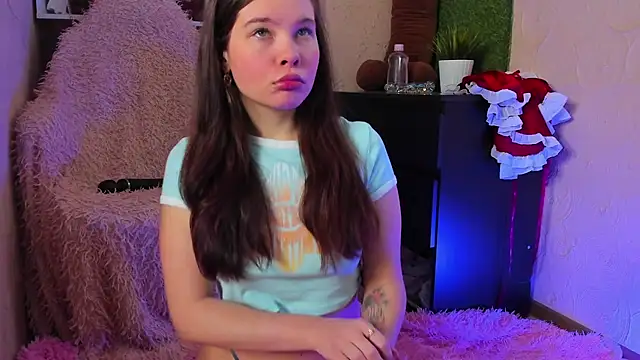 Snapshot of amelialy chatting on 12/01/25, 07:46 amelialy online show from 12/01/25, 07:46