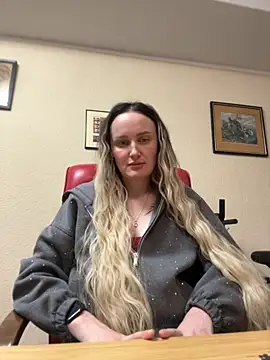 Snapshot of TomilaSi chatting on 11/26/25, 06:20 TomilaSi online show from 11/26/25, 06:20