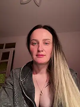 TomilaSi online show from 12/20/25, 08:49