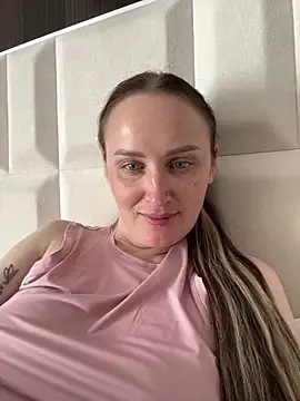 Snapshot of TomilaSi chatting on 04/18/26, 12:20 TomilaSi online show from 04/18/26, 12:20