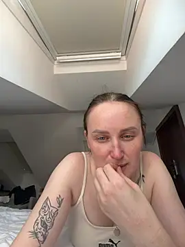Snapshot of TomilaSi chatting on 06/22/26, 01:08 TomilaSi online show from 06/22/26, 01:08