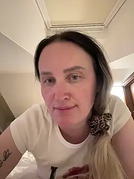 Snapshot of TomilaSi chatting on 07/19/26, 09:29 TomilaSi online show from 07/19/26, 09:29