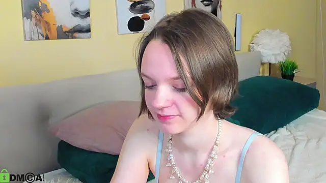 Olivia Riesz online show from 05/05/26, 01:13