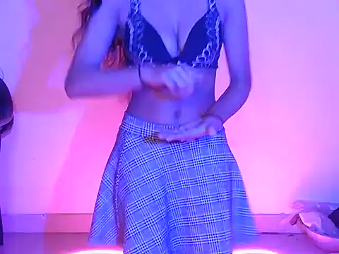 cute mahira online show from 12/18/25, 02:34