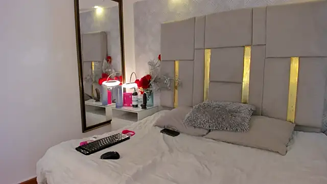 IsisBrown  online show from 02/21/26, 07:59