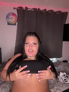 Snapshot of CurvyAyla chatting on 02/04/26, 01:28 CurvyAyla online show from 02/04/26, 01:28