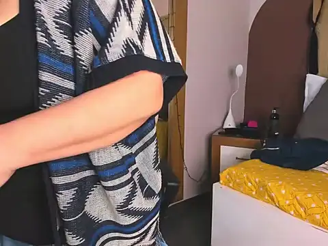 Snapshot of MilaFoxxy chatting on 11/29/25, 11:35 MilaFoxxy online show from 11/29/25, 11:35