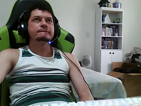 Snapshot of Fussador chatting on 11/24/25, 05:45 Fussador online show from 11/24/25, 05:45