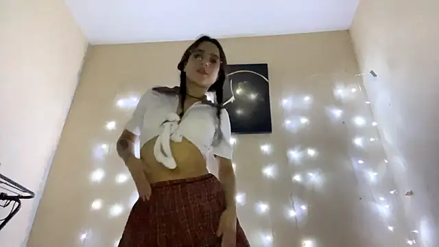 Snapshot of Kerrifan chatting on 11/25/25, 05:35 Kerrifan online show from 11/25/25, 05:35